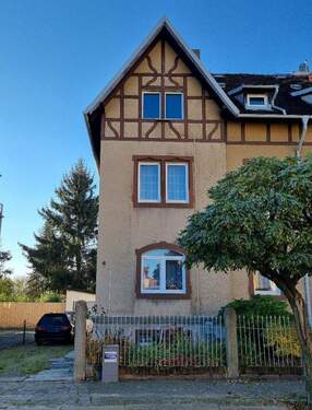 Vorderansicht DHH - Ein schöner Platz zum Wohnen! - 78.000,00&nbsp;EUR Kaufpreis, ca.&nbsp; 167,00&nbsp;m&sup2;&nbsp;Wohnfl&auml;che