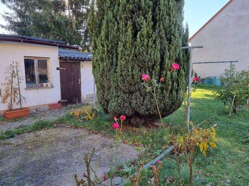 Grundstücksteil hinter dem Wohnhaus - Doppelhaushälfte mit 167,00 m&sup2; in Bischofswerda zum Kaufen