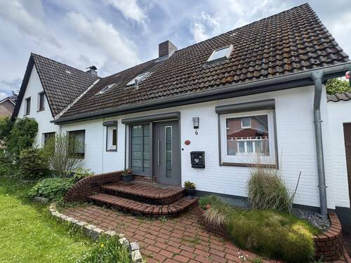 Außenansicht - Großzügiges Familienglück: DHH in Norderstedt - auch mit 2. Hälfte als Generationenhaus zu erhalten