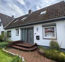 Großzügiges Familienglück: DHH in Norderstedt - auch mit 2. Hälfte als Generationenhaus zu erhalten