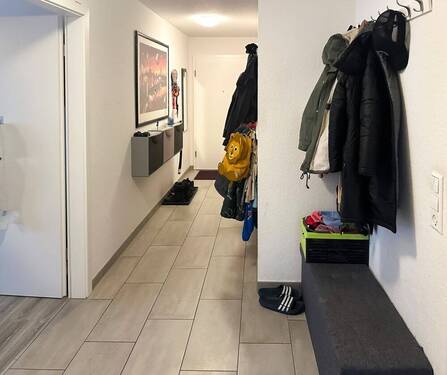 Flur - Etagenwohnung mit 80,00 m² in Marbach am Neckar / Rielingshausen zur Miete