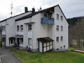 Ansicht vom Wohnhaus - Charmante Eigentumswohnung mit großzügigem Balkon in Höhenlage von Gummersbach