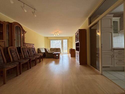 Teilansicht vom Wohnzimmer - Etagenwohnung mit 113,00 m&sup2; in Gummersbach zum Kaufen