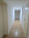 Flur, Blick zum Ausgang - 
