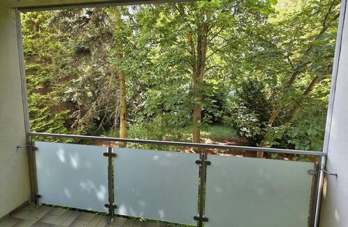 Balkon, Blick ins Grüne - 