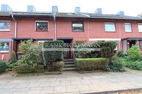 Hausansicht vorne - 4 Zimmer Reihenmittelhaus in Norderstedt