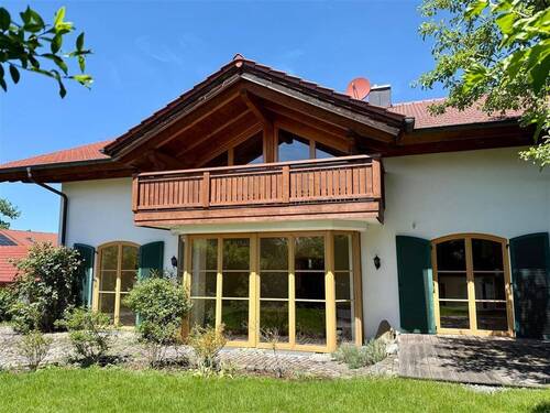 Südseite mit Holzterrasse - 