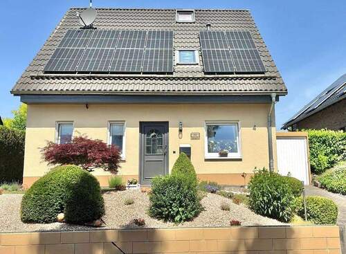 Frontansicht Haus - freistehendes Einfamilienhaus - 389.000,00 EUR Kaufpreis, ca.  131,00 m² Wohnfläche