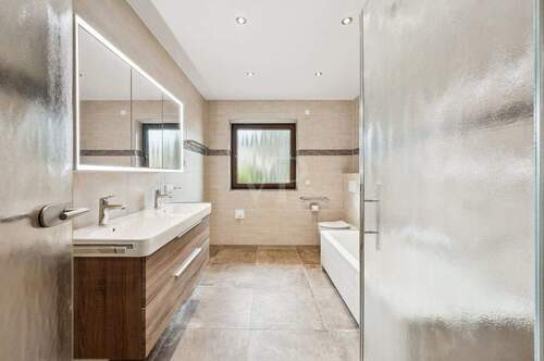 saniertes Badezimmer - 