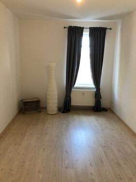 Schlaf- oder Kinderzimmer nach hinten raus gelegen - 