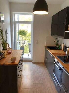 Küche mit Zugang Balkon - 4 Zimmer Etagenwohnung in Erfurt