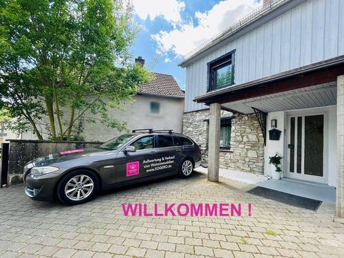 01c_HausTUERE-PP-Auto Large.jpeg - Mehrfamilienhaus, Wohnhaus mit 175,00 m² in Braunfels zum Kaufen