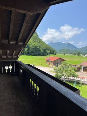 Ausblick Balkon.jpg - Gemütlich Wohnen! Charmante 3,5 Zi-DG-Whg. mit 2 Balkonen