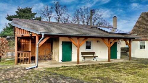 Nebengebäude mit Heizung - 