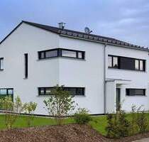 Neubau EFH 120 m² Wohnfläche mit 380 m² Grundstück inkl. Baugenehmigung in Bruckmühl.