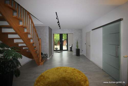 Eingangsbereich mit Gäste WC + Abstellraum (4) - 1 Zimmer Mehrfamilienhaus, Wohnhaus in Brockum