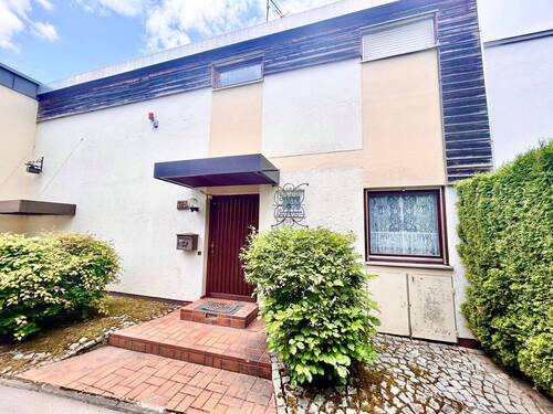 Vorderansicht - Reihenmittelhaus mit 108,00 m² in München zum Kaufen