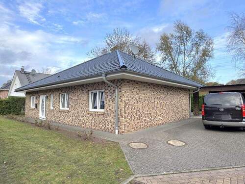 Außenfoto Front- und Seitenansicht - 4 Zimmer Bungalow zum Kaufen in Elmshorn