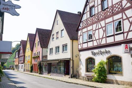 Ansicht - 5 Zimmer Mehrfamilienhaus, Wohnhaus in Waischenfeld