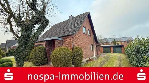 Straßenansicht - Großzügiges Familienglück! Modernisiertes Einfamilienhaus mit Doppelgarage und Teilkeller