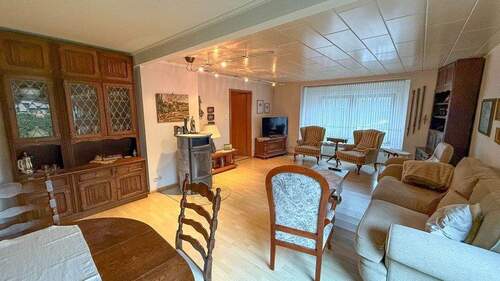 Wohn- und Esszimmer mit Ofen - 