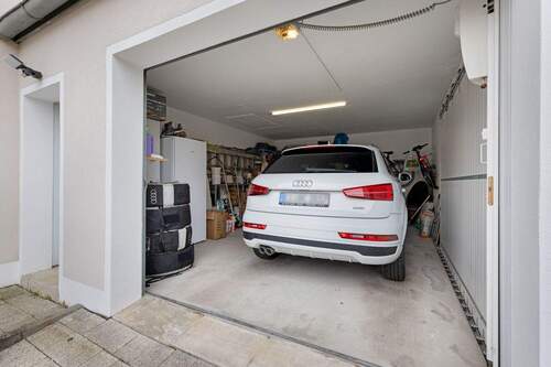 Garage im Detail - Doppelhaushälfte mit 138,20 m&sup2; in Buxheim zum Kaufen