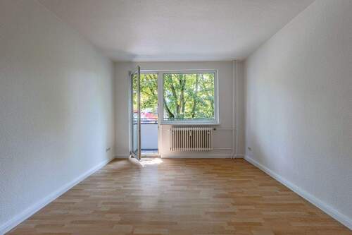 Beispielwohnung Zimmer 2 - Sanierungsbedürftige 2-Zimmer-Wohnung mit viel Potenzial nahe Kiehlufer - bezugsfrei ab 01.Mai 2026