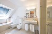 Ein besonderes Highlight ist das direkt angeschlossene Bad en suite. - 
