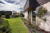 Der Garten ist liebevoll angelegt. - 