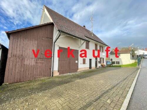 Ansicht 01 - Bauernhaus für Handwerker mit großem Grundstück und Scheune in Engen-Neuhausen
