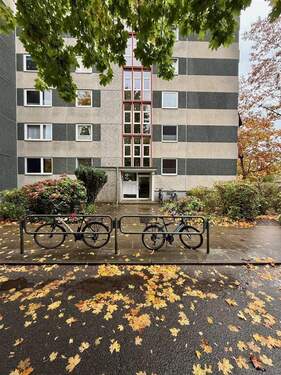 Ansicht Hauseingang - Bezugsfreie 5-Raum-Whg. mit Essbereich, Balkon, und EBK Henri-Dunant-Allee, Kronshagen