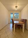Essbereich mit Zugang zum Balkon - 