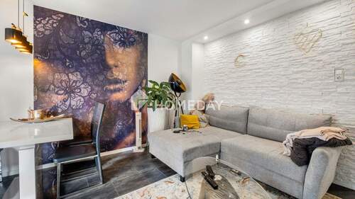 Wohnzimmer 3 - 2 Zimmer Etagenwohnung zum Kaufen in Augsburg