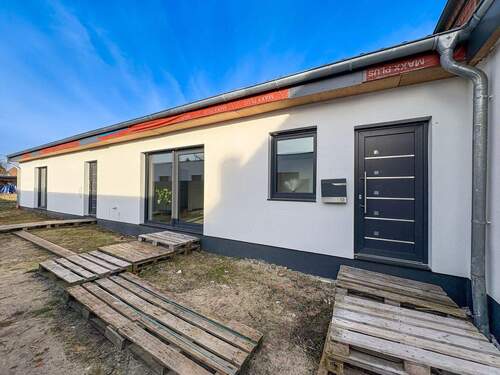 2 Hauseingänge / Anbau - 4 Zimmer Doppelhaushälfte in Bremen