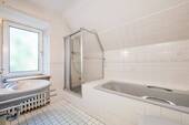 Badezimmer / OG - 