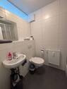 Bad mit Dusche und WC - 