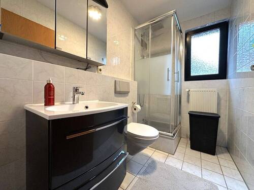 Duschbad mit Fenster, ... - 