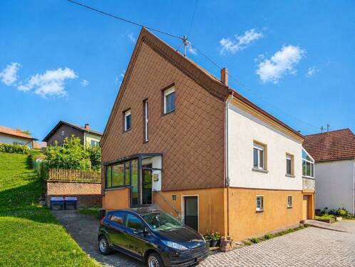 Hausfront 1 - 7 Zimmer Einfamilienhaus zum Kaufen in Sankt Wendel