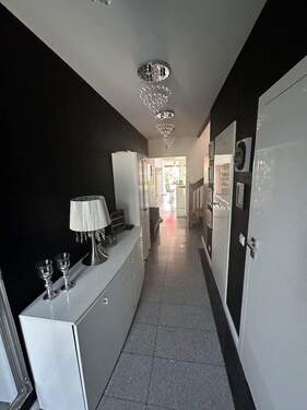Flur EG - 6 Zimmer Doppelhaushälfte zum Kaufen in Lünen