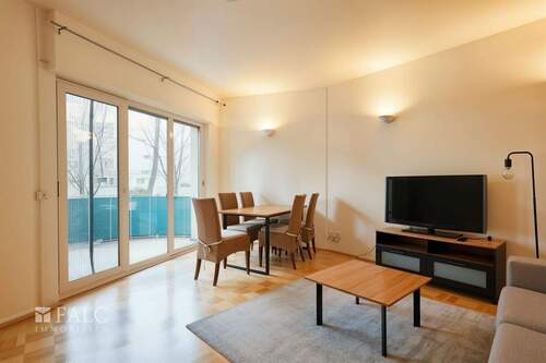 Wohnzimmer gestaged - 2 Zimmer Etagenwohnung zum Kaufen in Köln