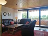 Blick auf Balkon - Über den Wolken! 3 Zimmer-Wohnung umgeben von Grün, mit Blick über die Baumkronen auf Heilbronn