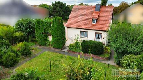Luftaufnahme - Freistehendes Einfamilienhaus mit Tiefgarage und gemütlichem Garten zur verwirklichung Ihrer Träume.