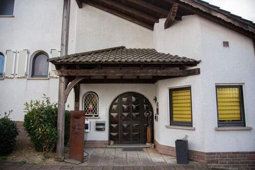 Bild 2 - 8 Zimmer Einfamilienhaus zum Kaufen in Pirmasens