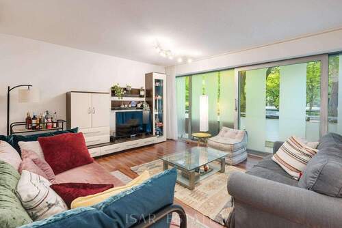 Wohnzimmer - 2 Zimmer Etagenwohnung in München