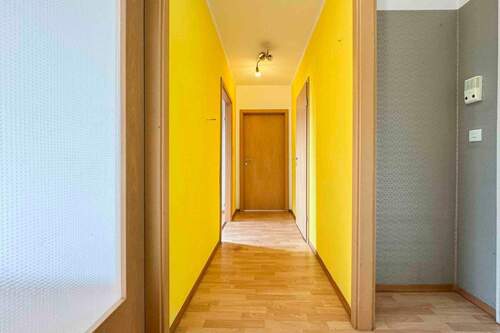 Flur - Blick zum Schlafzimmer - 