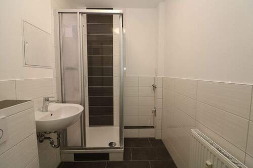 Beispiel Bad mit Dusche - Freiberg sucht den Duschstar...neu sanierte 2-RW mit Dusche u. Balkon!!!