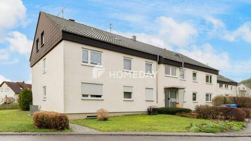 Außenansicht 1 - Attraktive 2,5-Zimmer-Dachgeschosswohnung mit Garage und Loggia mit Weitblick nach Süden