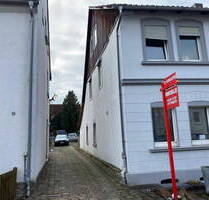 Doppelhaushälfte mit Doppelgarage und 2 Carports in zentraler Lage von Steinheim Doppelhaushälfte mit Doppelgarage und 2 Carports in zentraler Lage von Steinheim