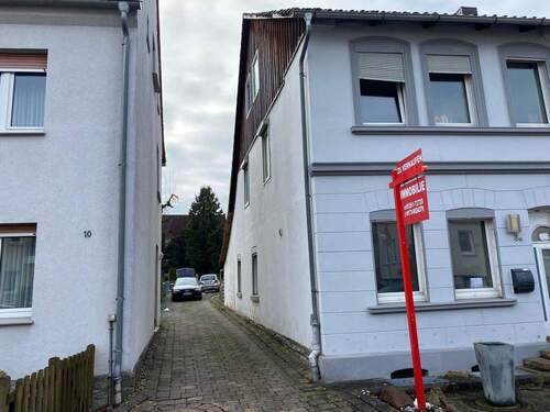 Zufahrt Innenhof - 5 Zimmer Doppelhaushälfte in Steinheim