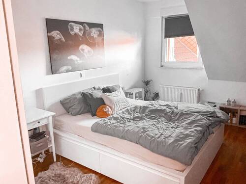 Helles Dachgeschoss-Schlafzimmer - 